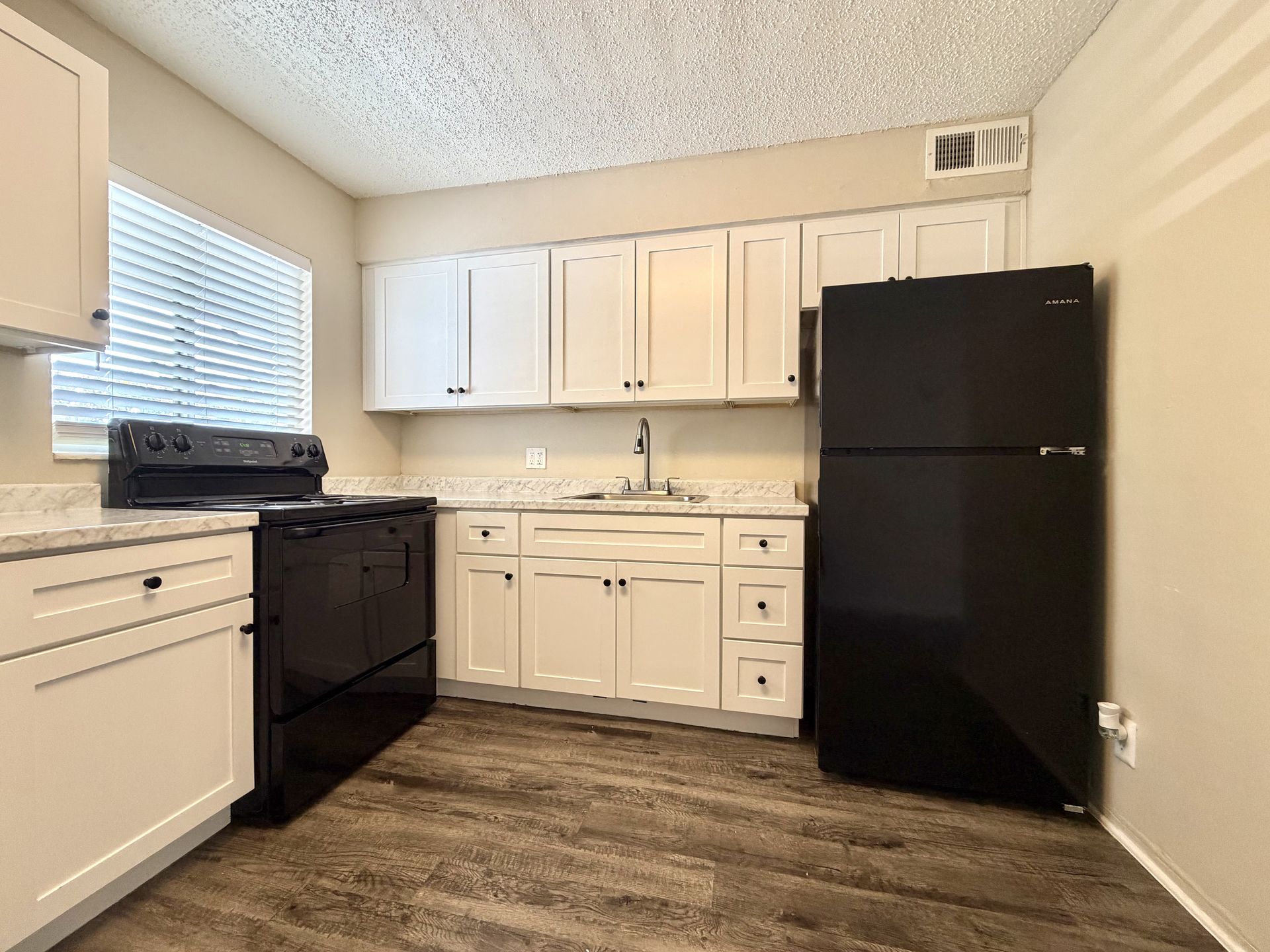 Kenneth City Apartment: 4000 58th St N