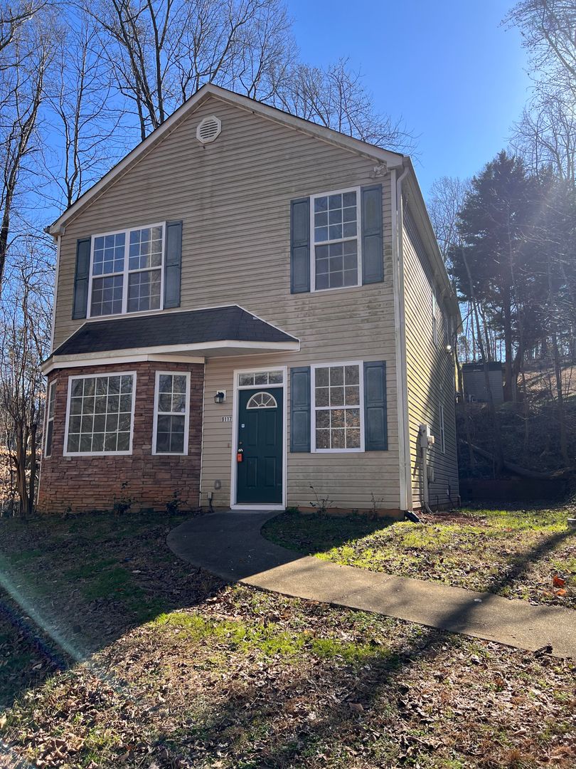 Gainesville House: 9117 Belaire St