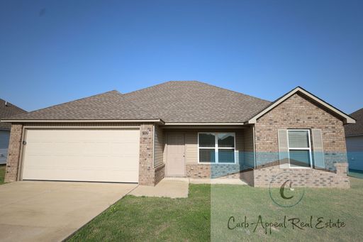 Beautiful 3 bed / 2 bath home with fenced back yard - Nettleton!! – photo 1