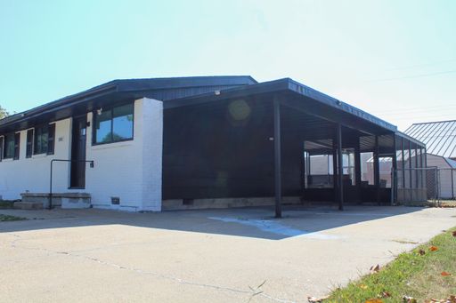 Short-term lease available - 3 bed / 1 bath house - fully furnished - includes internet, utilities and washer/dryer!! – photo 1