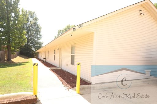 Utilities included!! Internet included!! Spacious 2 bed /2 full bath apt - includes washer/dryer – photo 1
