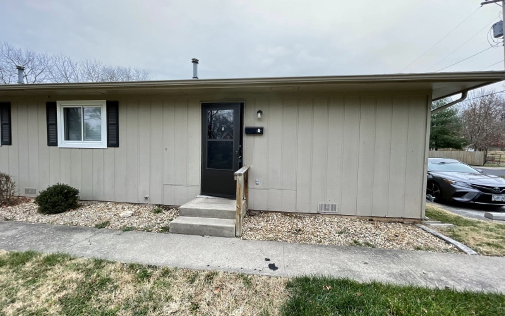 Springfield Apartment: 407 E Dale St A