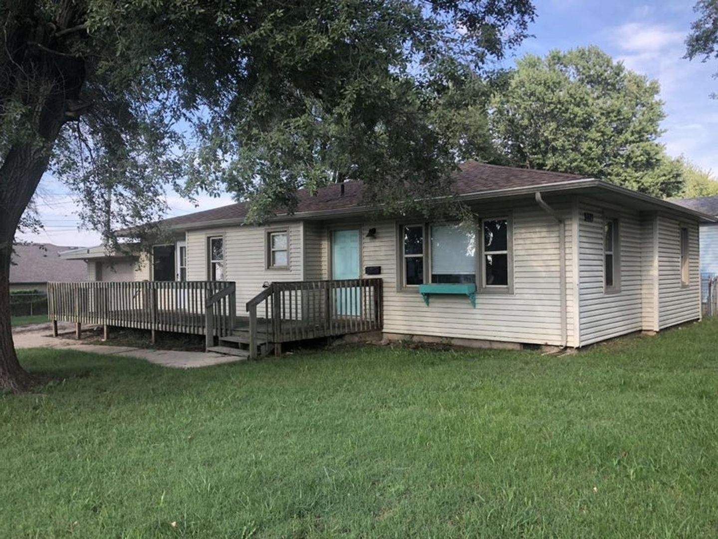 Springfield House: 1603 E Nora St