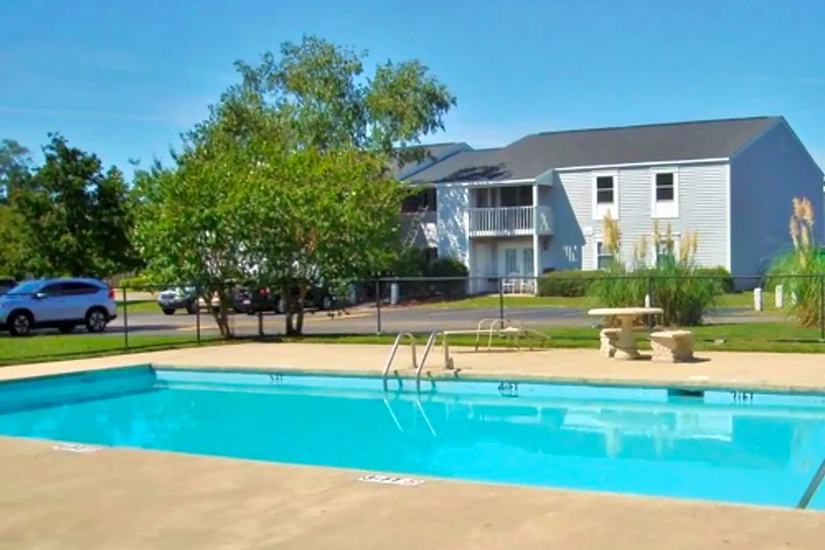 Florence Apartment: 1520 Heritage Lane