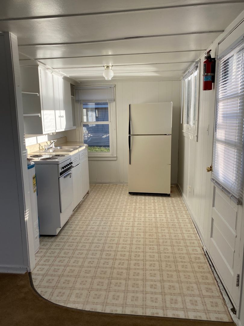 Marquette Apartment: 203 Hotel Place