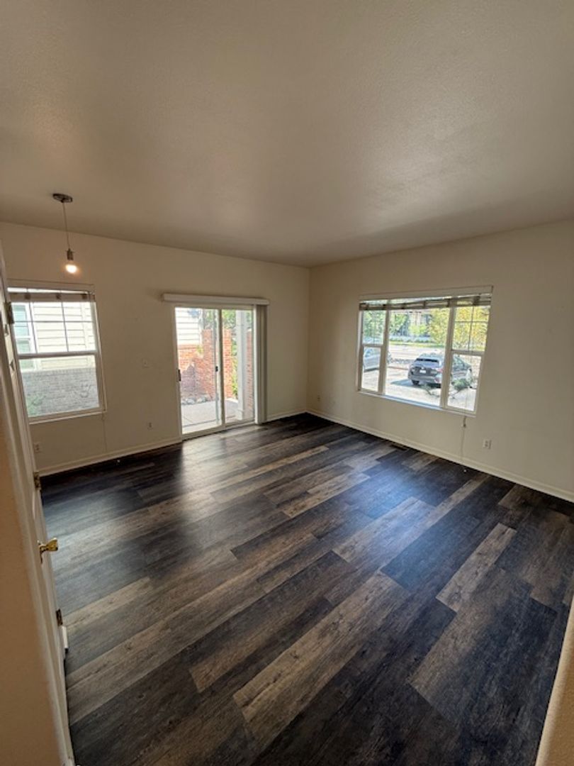 Golden Apartment: 605-607 21st