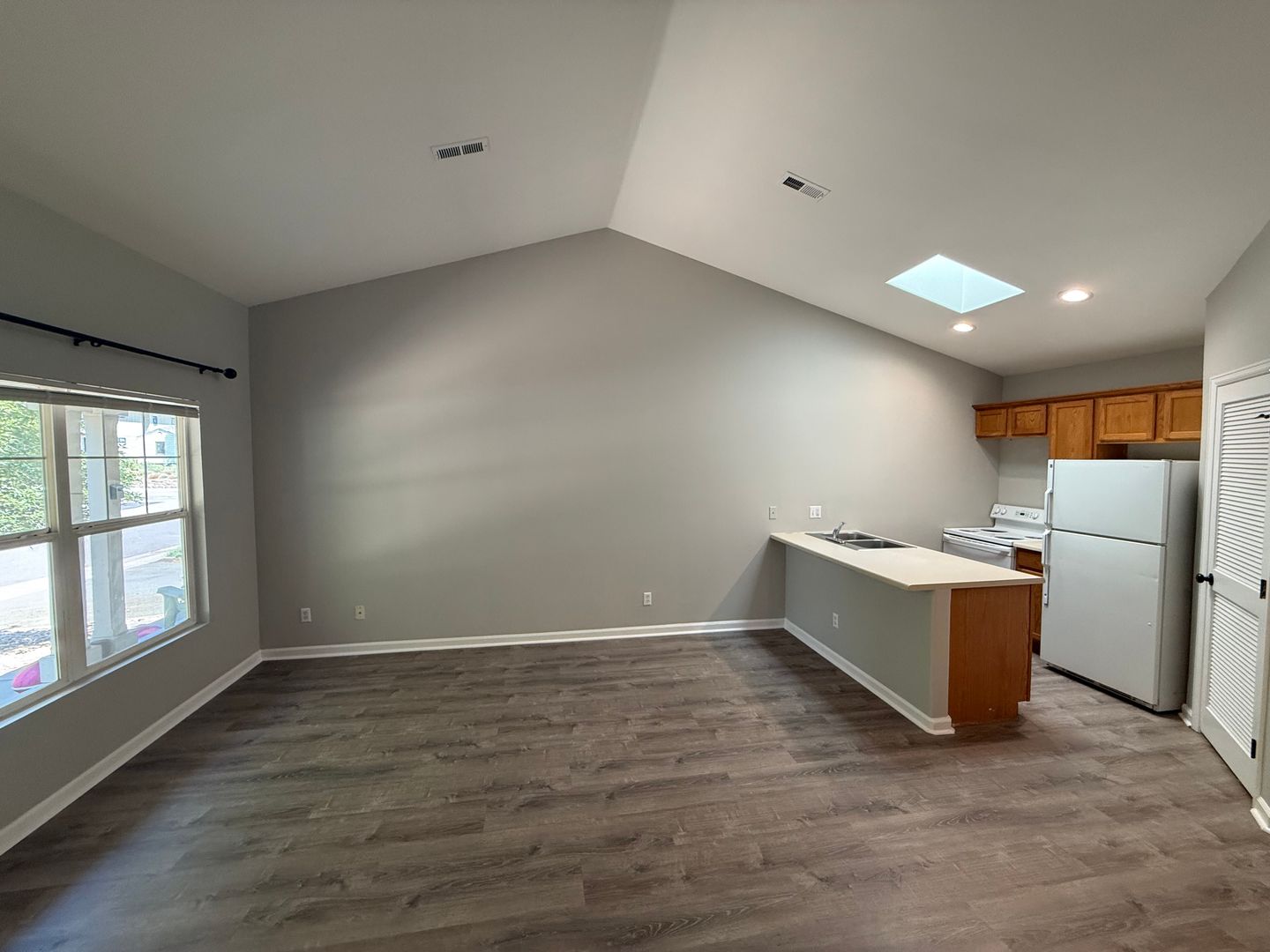 Golden Apartment: 605-607 21st
