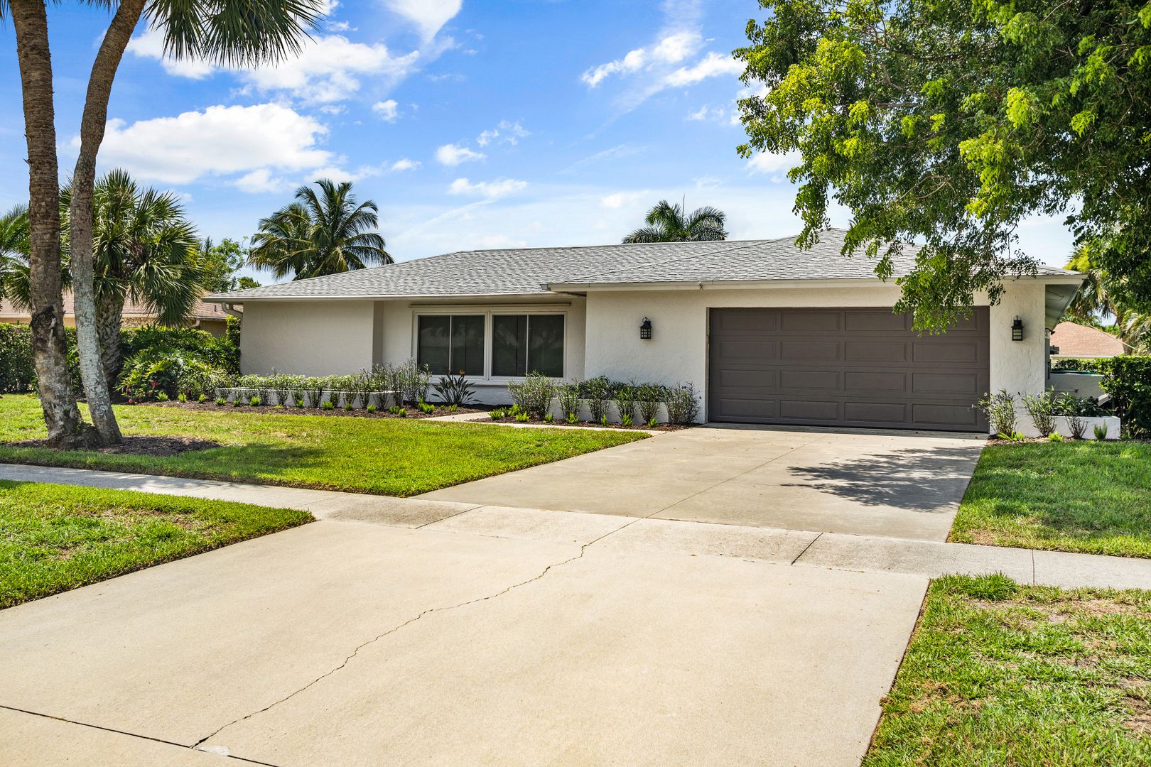 ** VICTORIA PARK ** 4 BED / 2 BATH - POOL HOME - NORTH NAPLES - ANNUAL RENTAL