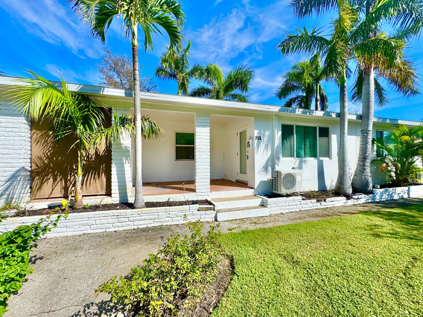 Naples Apartment: 735 4th Ave S