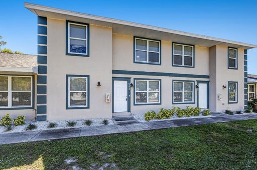 ** VILLAS ON 16TH ** NO HOA ** PET FRIENDLY ** GOLDEN GATE** – photo 1