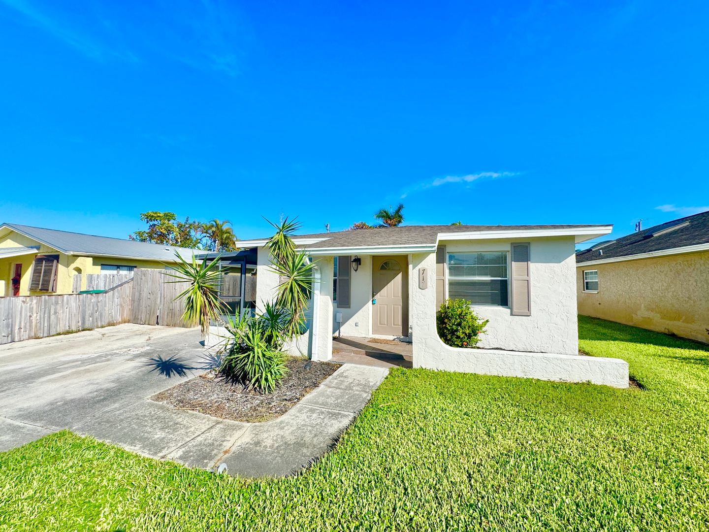 Naples House: 717 99th Ave N