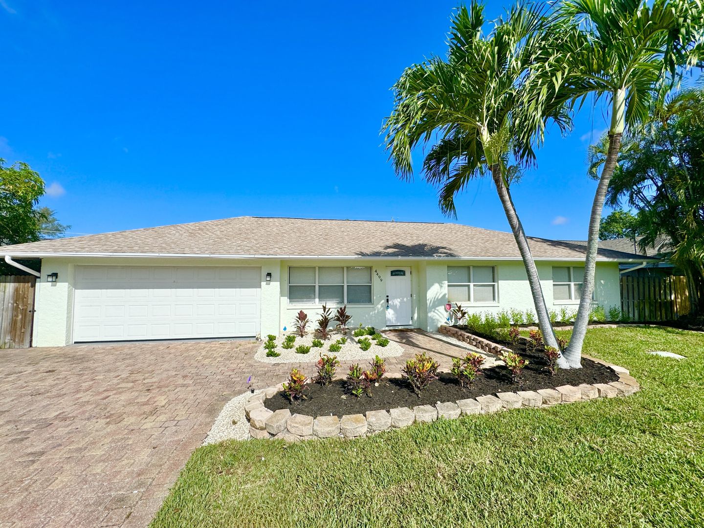 Naples House: 4499 E Alhambra Cir