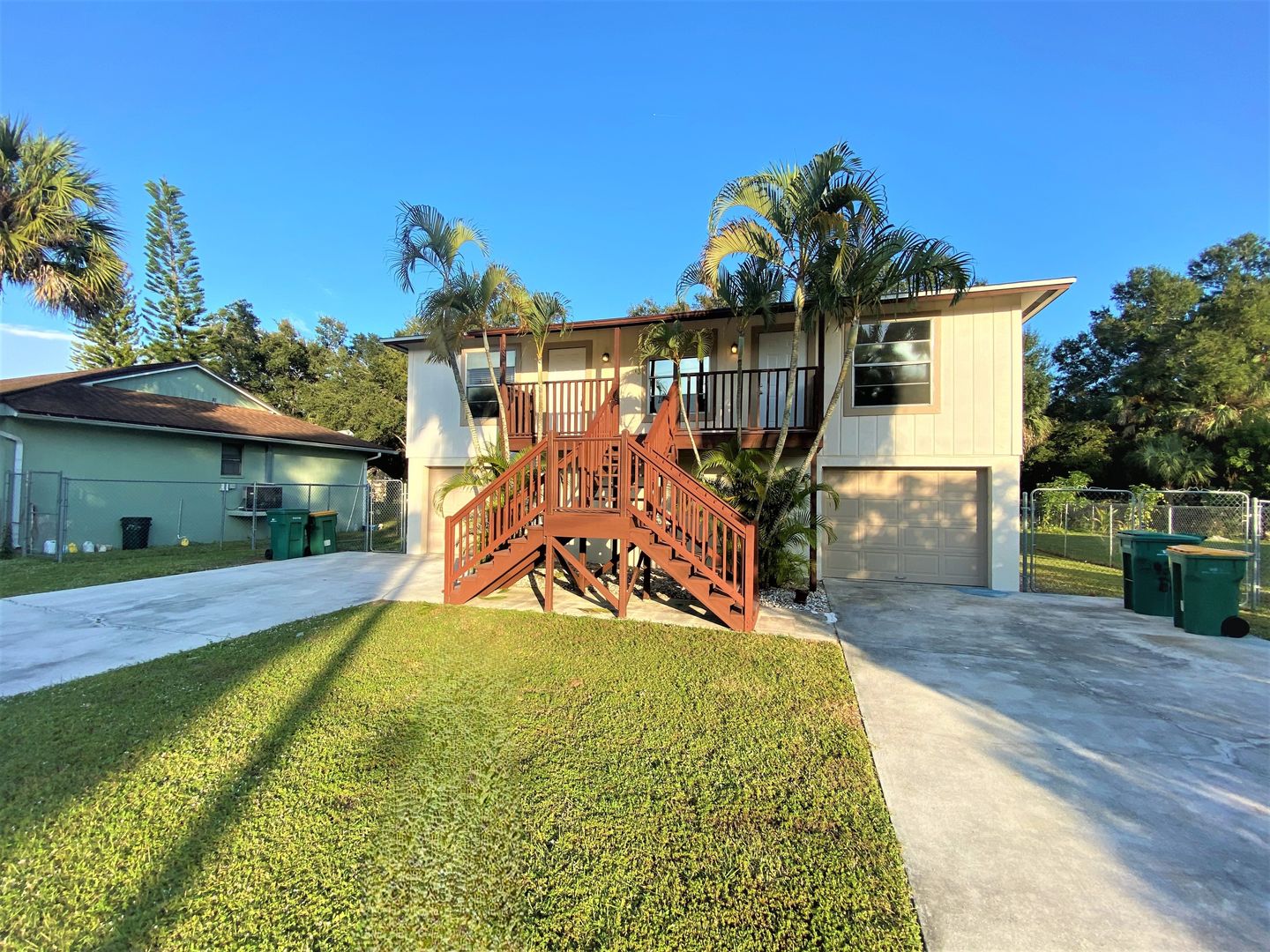 Naples Apartment: 2923 Gordon St