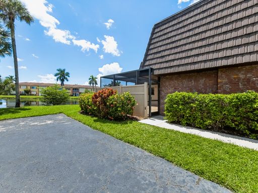 ** BAYBERRY ** 2 BED / 2.5 BATH - 2 STORY CONDO - WATERFRONT - GREAT LOCATION! - ANNUAL RENTAL – photo 1