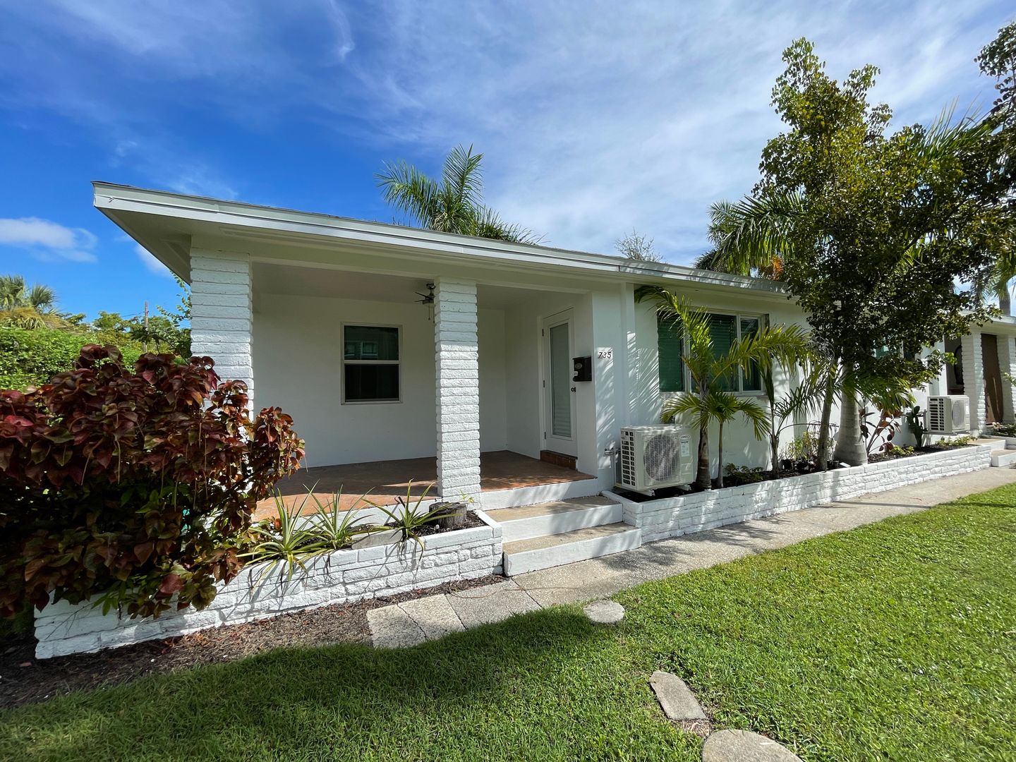 Naples Apartment: 735 4th Ave S