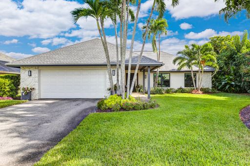 ** KINGS LAKE ** 3 BED + DEN / 2 BATH - POOL HOME - GREAT LOCATION! - ANNUAL RENTAL – photo 1