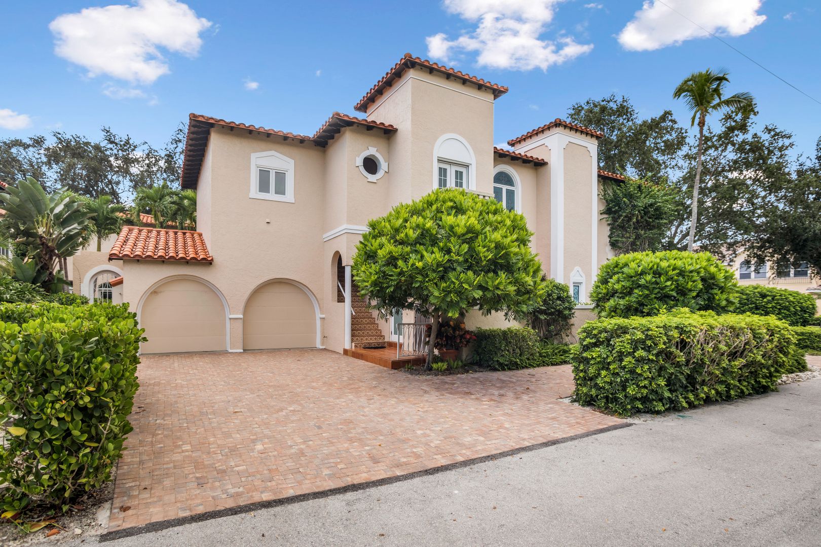 Naples Condo: 350 3rd Avenue South