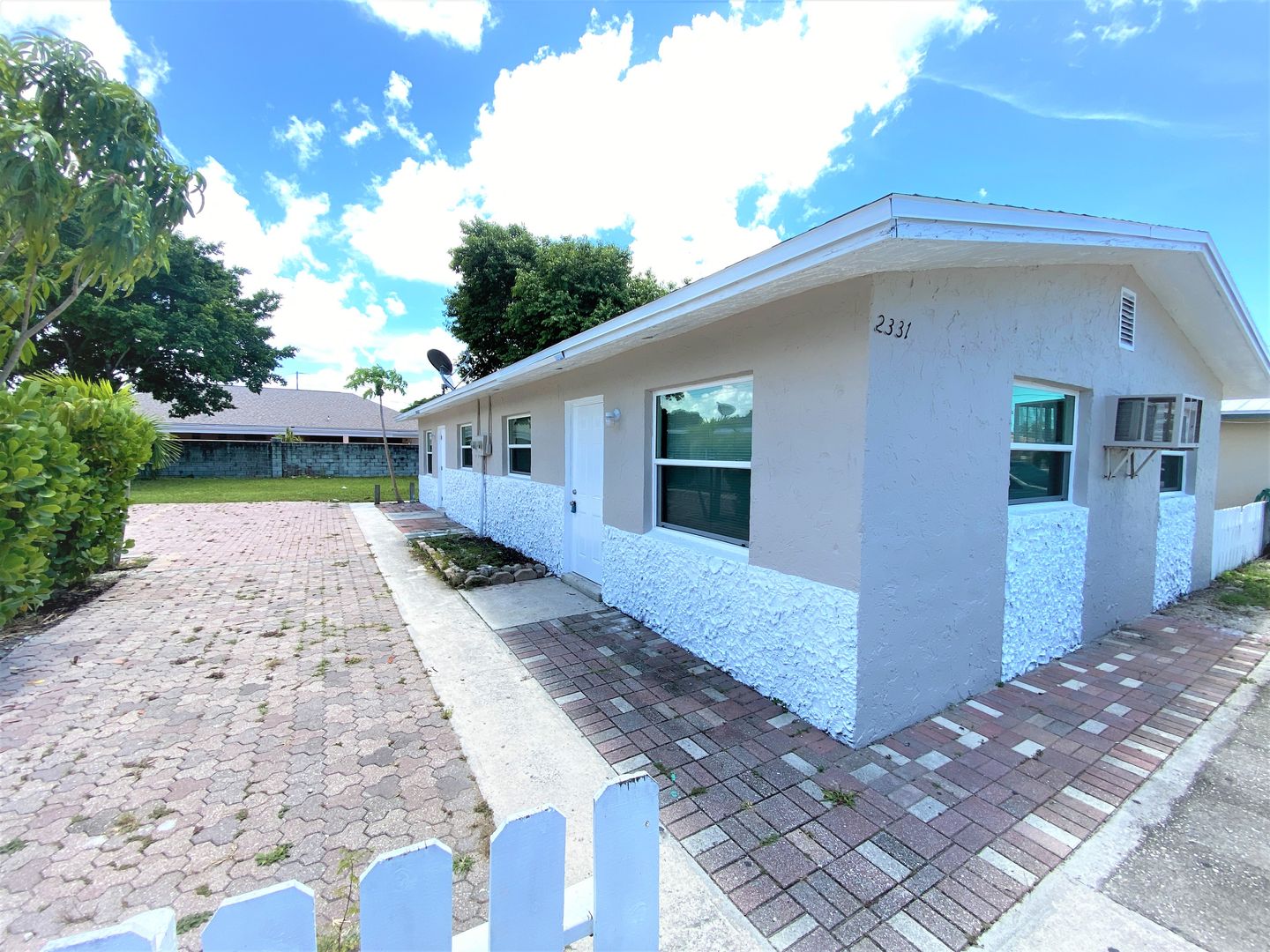 Naples Apartment: 2315 Bayside St