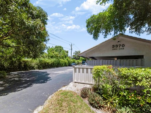 ** CATALINA AT HIGH POINT ** 2 BED / 2 BATH - CONDO - FURNISHED - CARPORT - ANNUAL RENTAL – photo 1