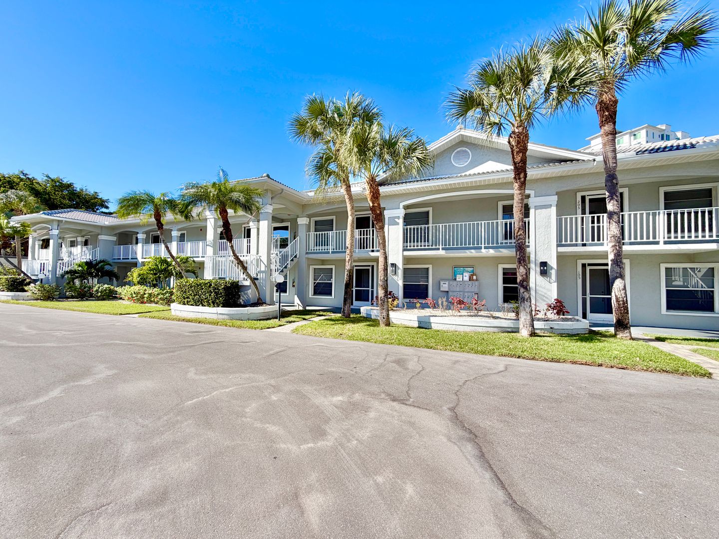 Naples Condo: 509 Roma Court