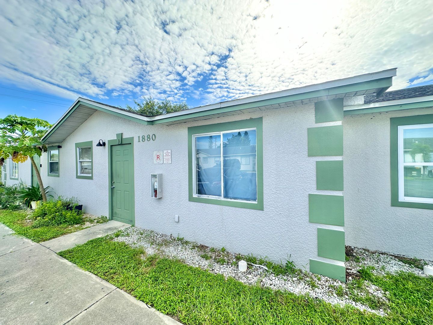 Naples Apartment: 1800-1880 Sunshine Blvd