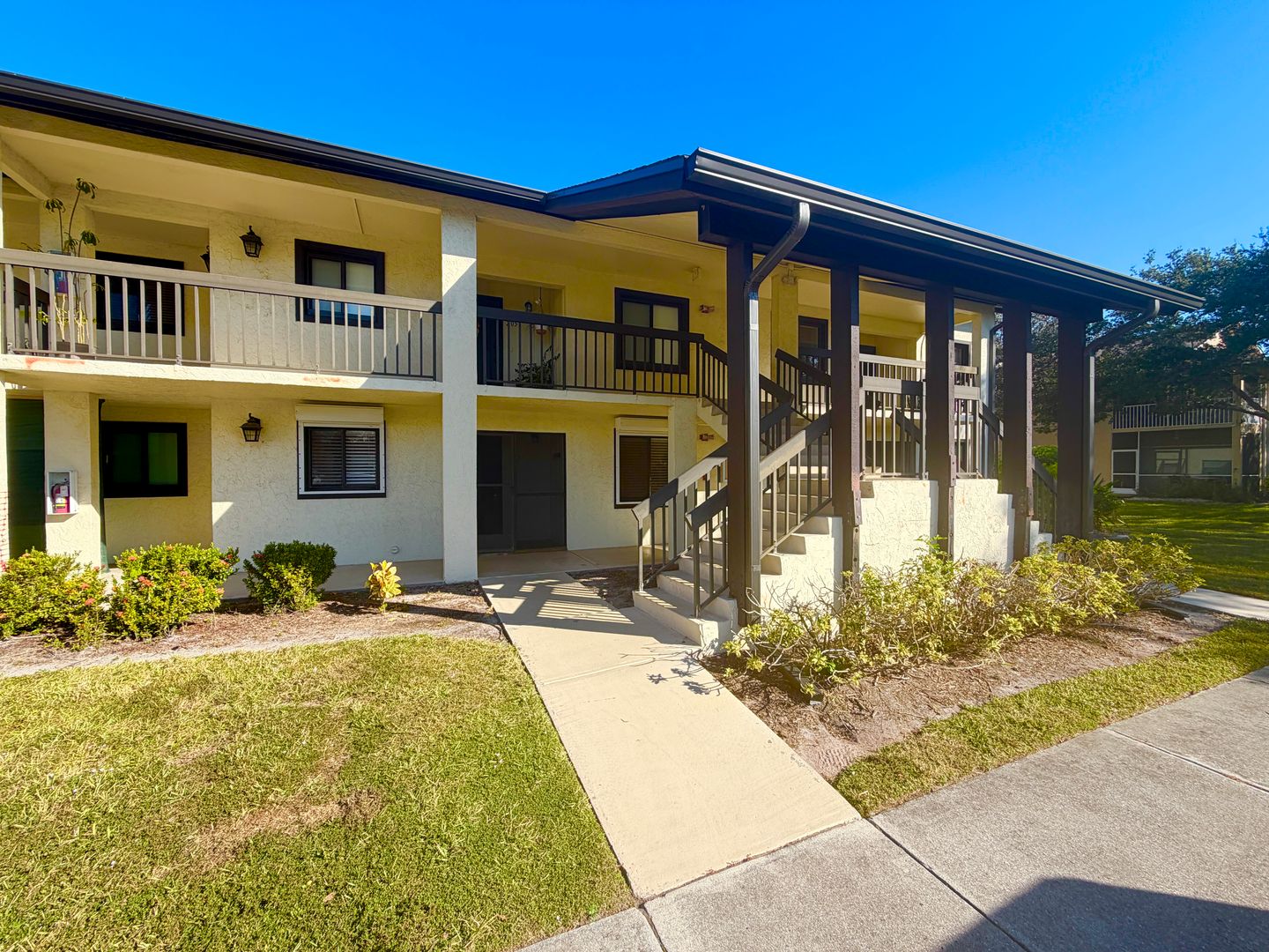 Naples Condo: 175 Cypress Way East