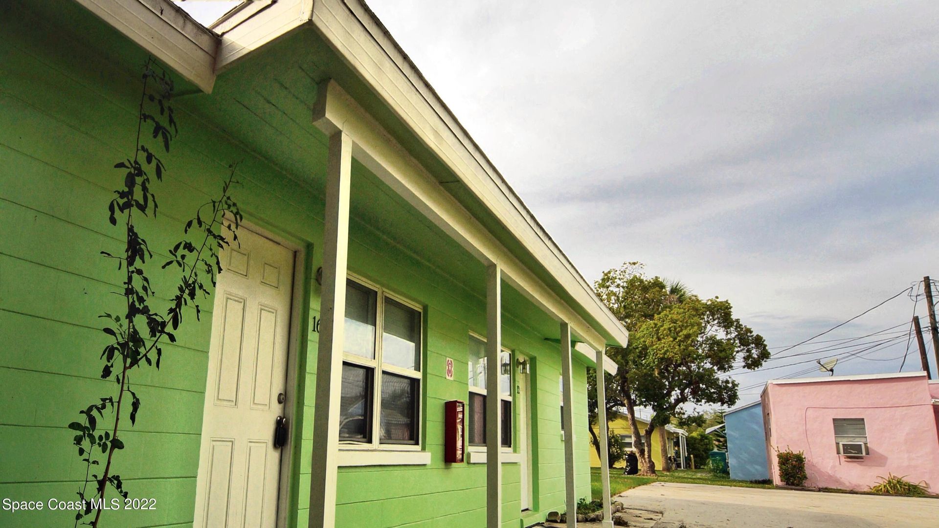 Melbourne Apartment: 1420 Avocado Ave