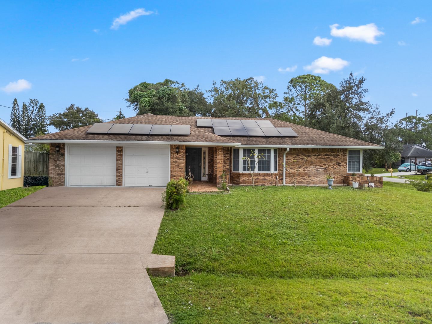 Palm Bay House: 1005 Crazyhorse Avenue NW