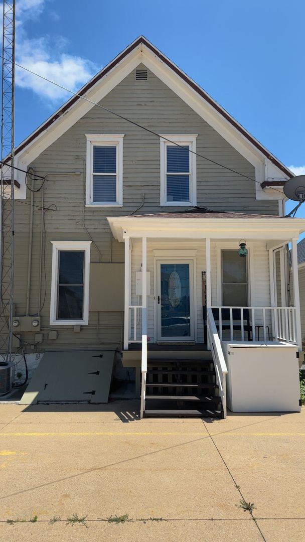 Cedar Rapids Apartment: 620 1st Ave NW