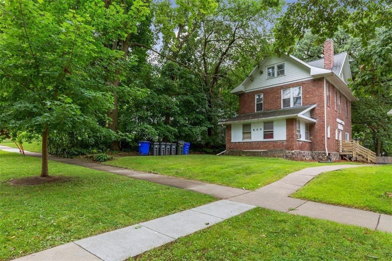 Cedar Rapids Apartment: 809 17th St SE