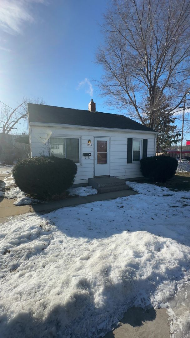 Cedar Rapids House: 1655 32nd St NE