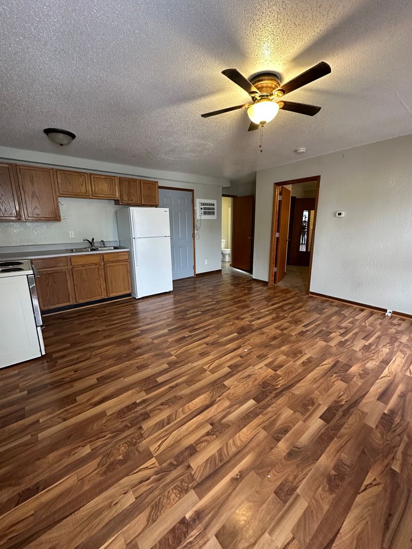 Lisbon Apartment: 245 E Business 30