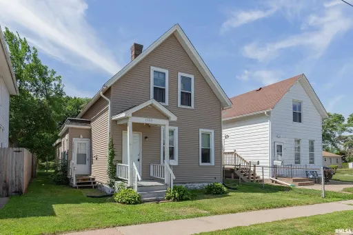 $690| 2 Bedroom 1 Bath | Duplex| Large shared backyard – photo 1
