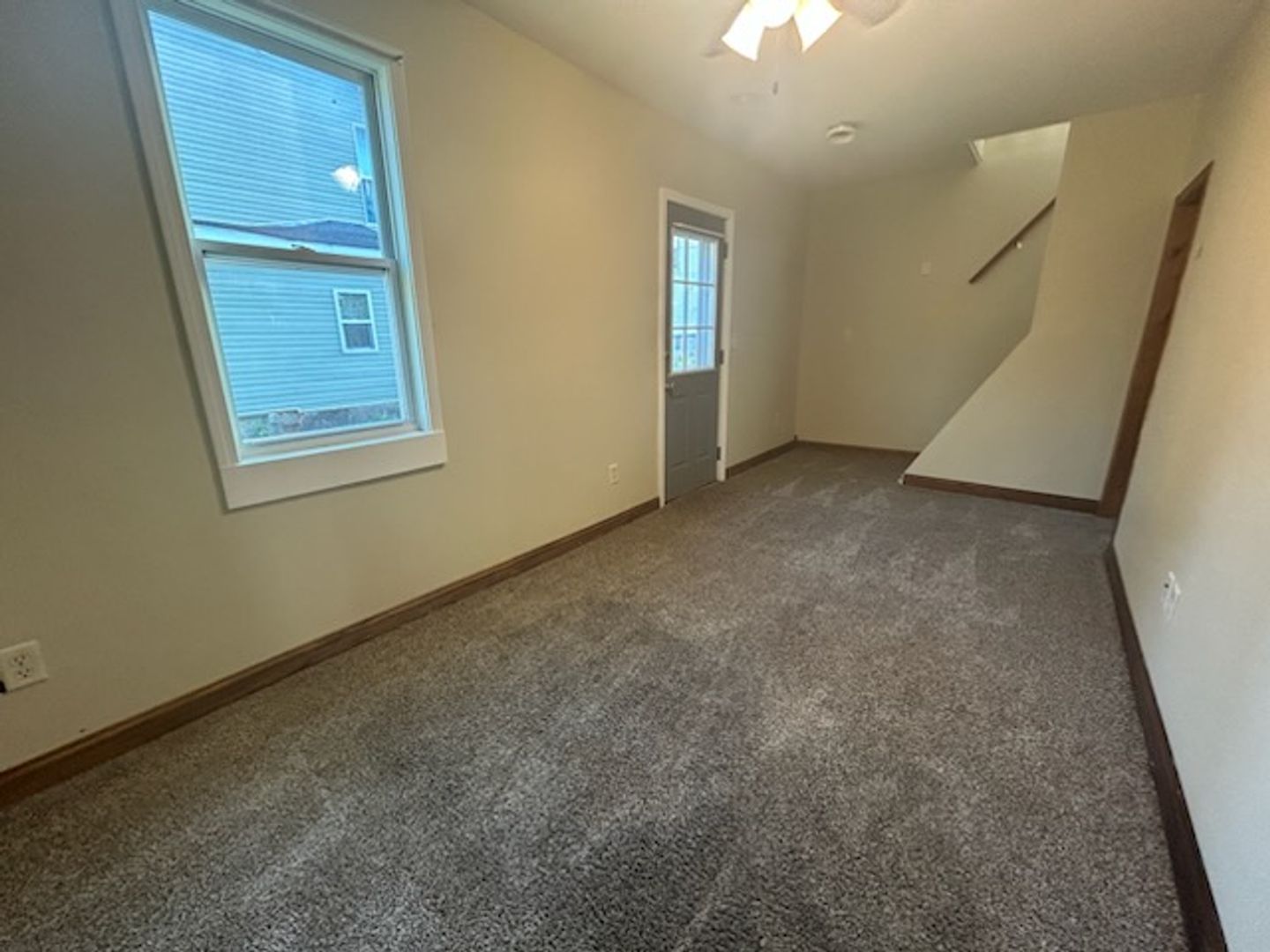 Cedar Rapids Apartment: 370 8th Ave SW