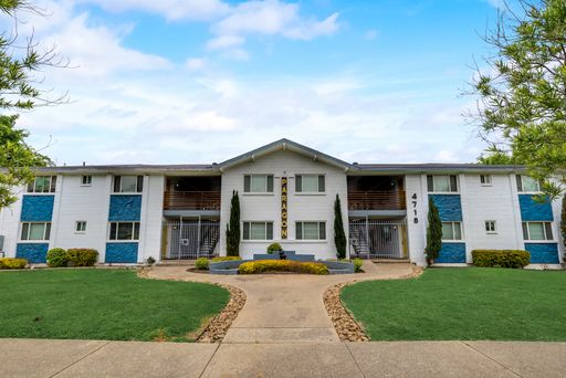 Paragon is a newly renovated boutique apartment complex in Old East Dallas. – photo 1
