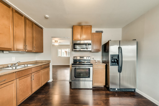 Updated Apartment Complex in booming Lakewood area! – photo 1