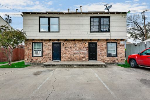 Duplex/Townhome Style Apartment in heart of East Dallas! – photo 1