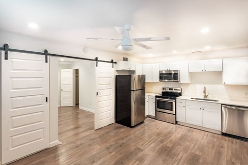 Newly remodeled Complex Available now, centrally located in Old East Dallas – photo 1
