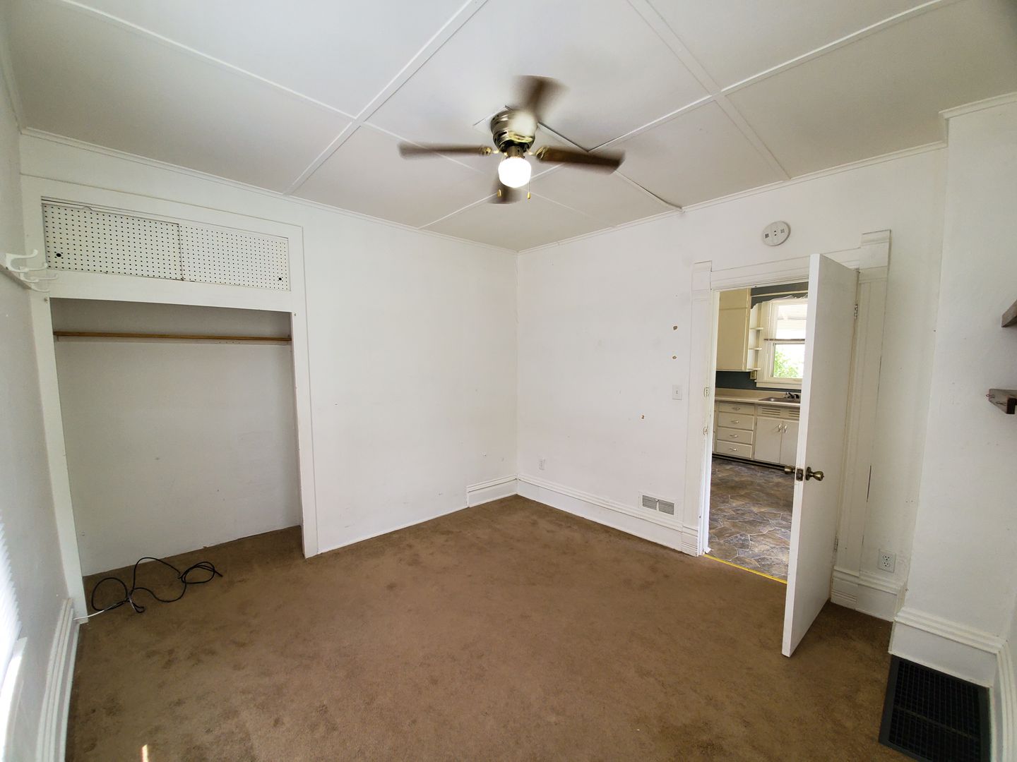 Cedar Falls Apartment: 2512 Walnut Street