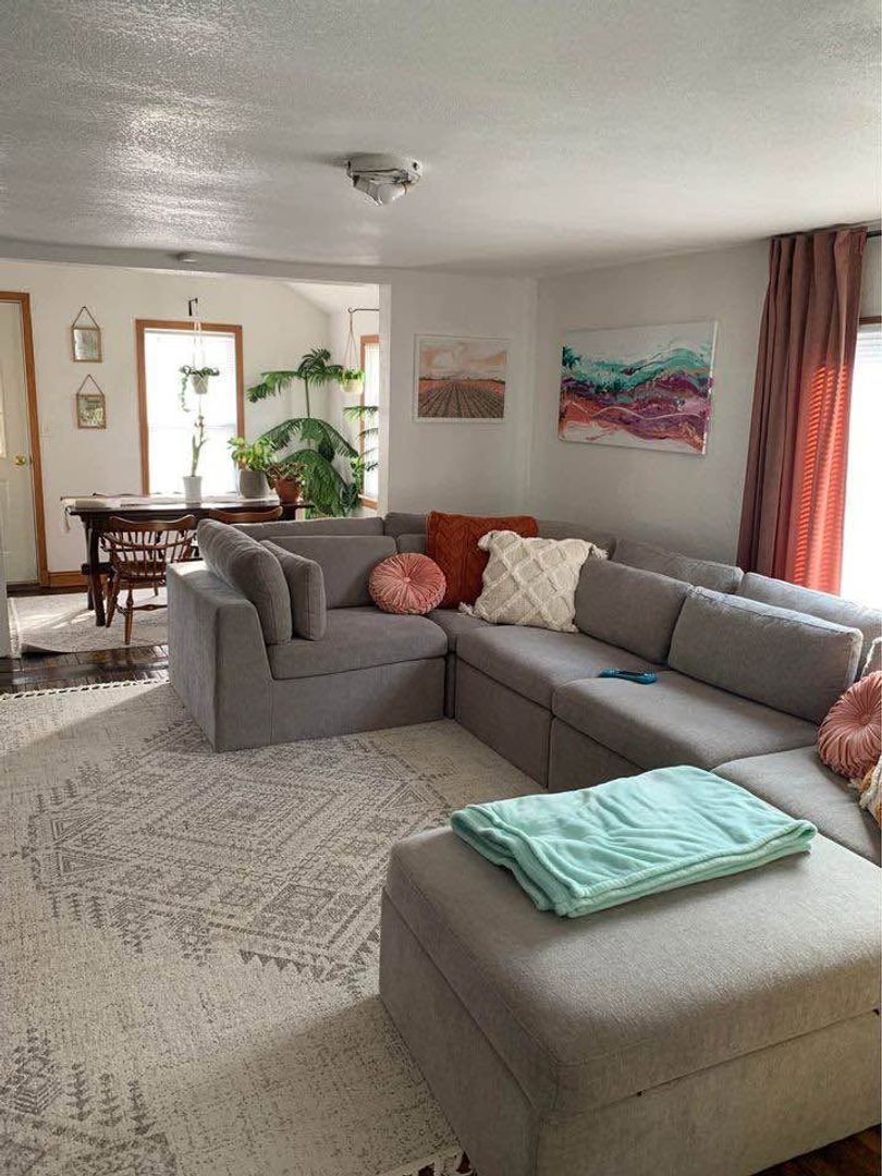 La Porte City House: 5602 Miller Creek Rd.