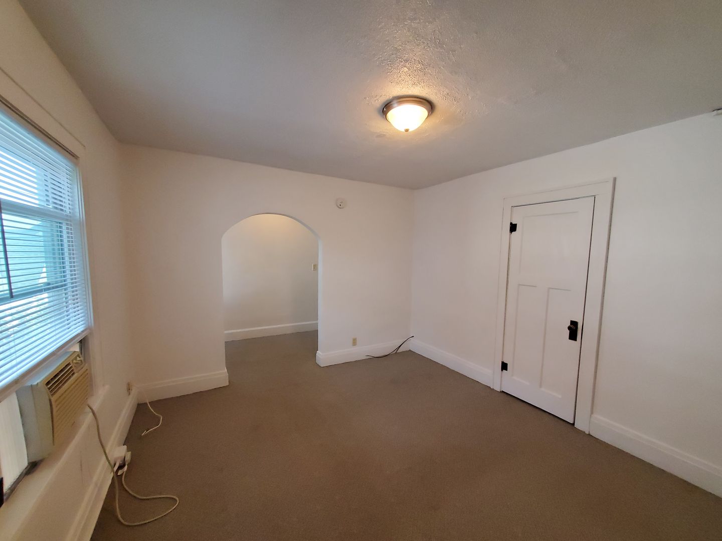 Cedar Falls Apartment: 810 W. 25th Street