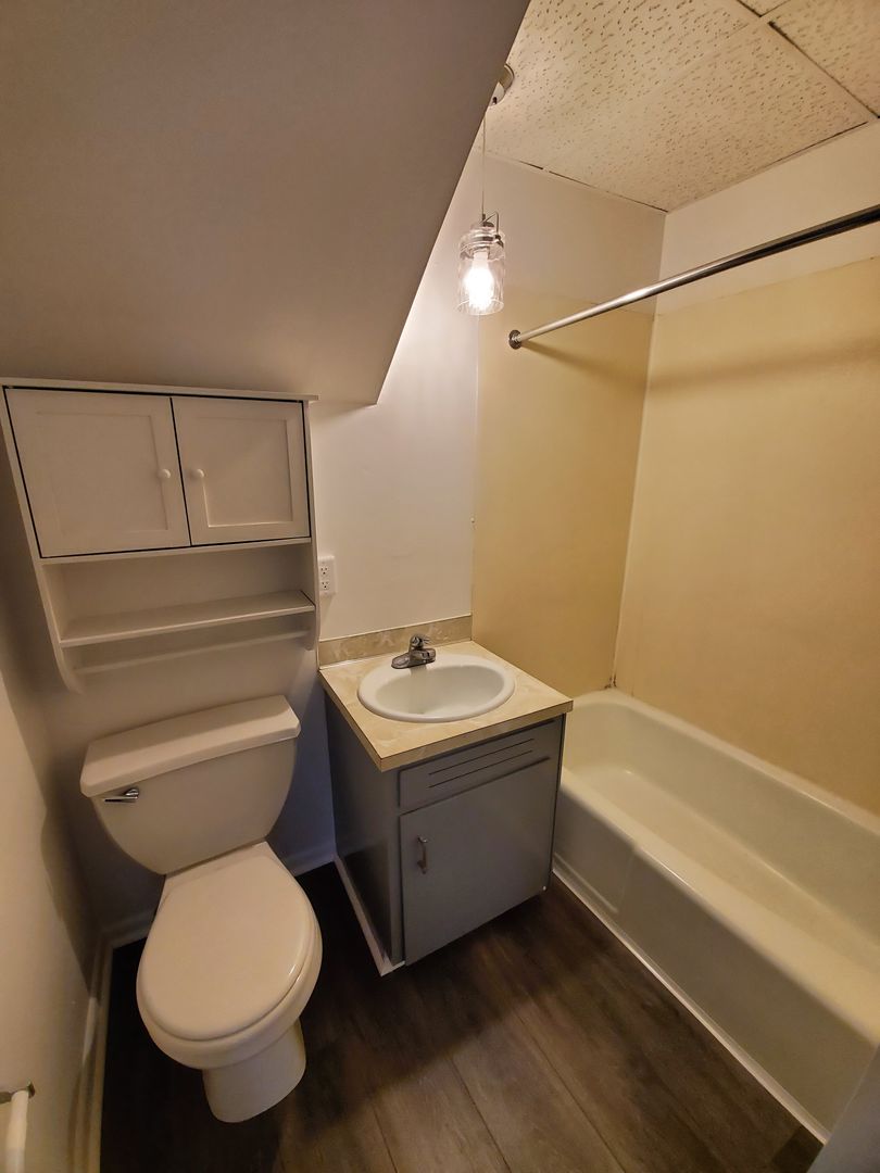 Cedar Falls Apartment: 2115 Walnut Street