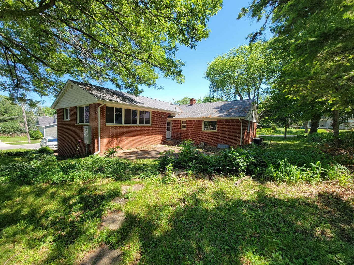 Cedar Falls Apartment: 1103 College Street