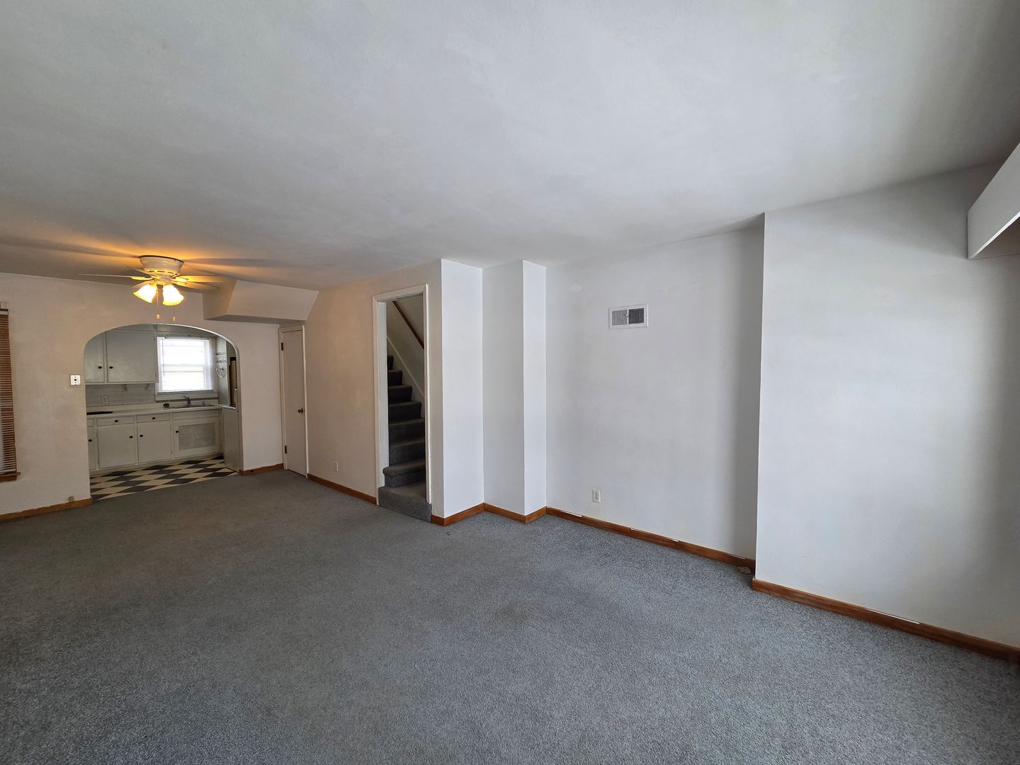 Waterloo Apartment: 702 Bertch/1001 Western