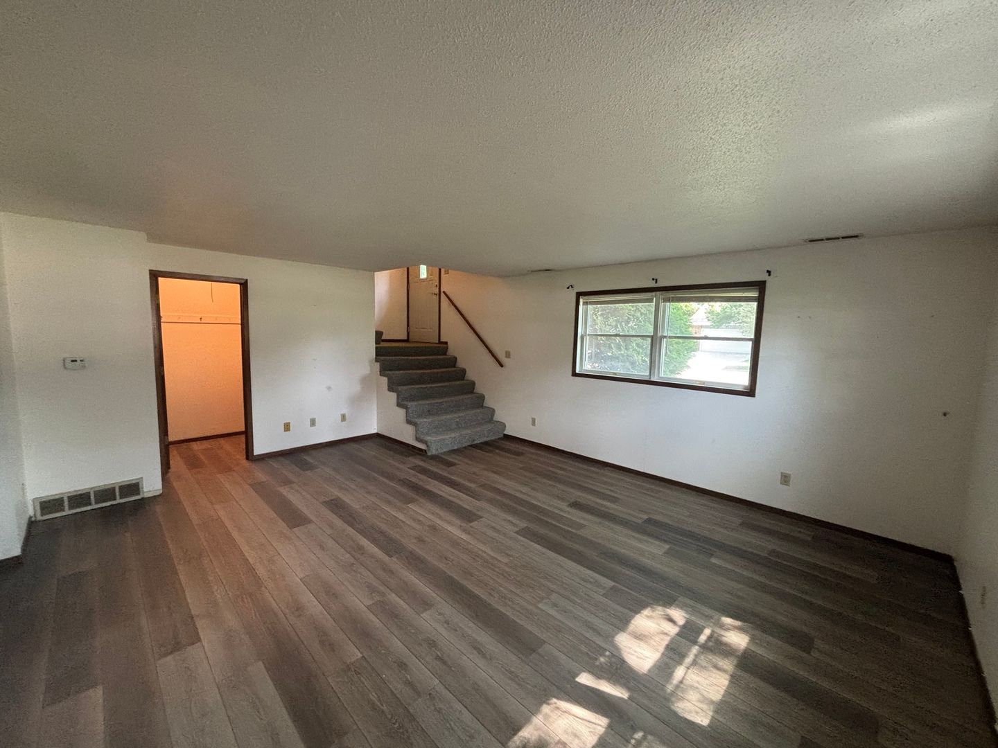 Cedar Falls Apartment: 2823 Fandre Dr