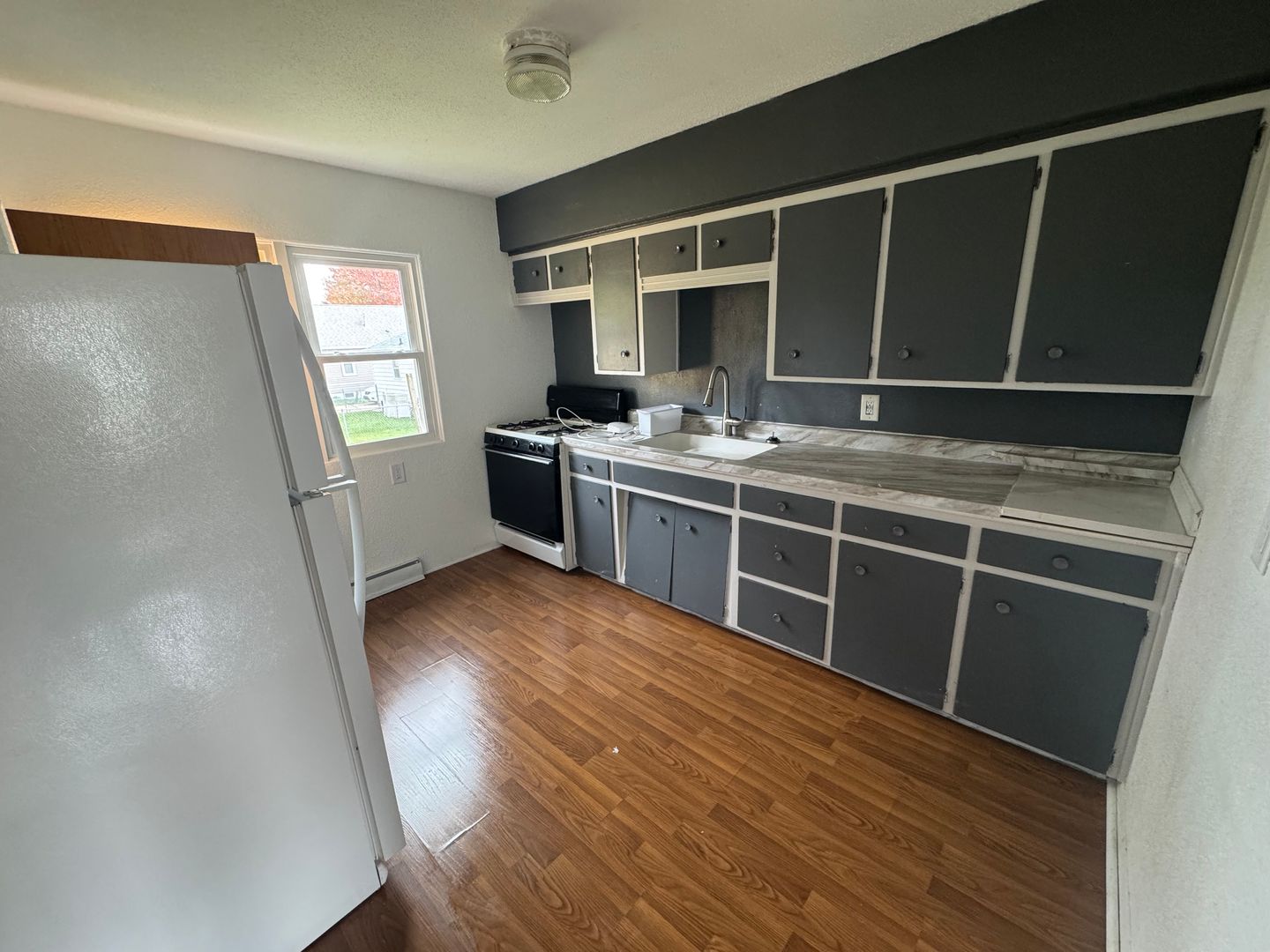 Waterloo Apartment: 1153 Oregon Street