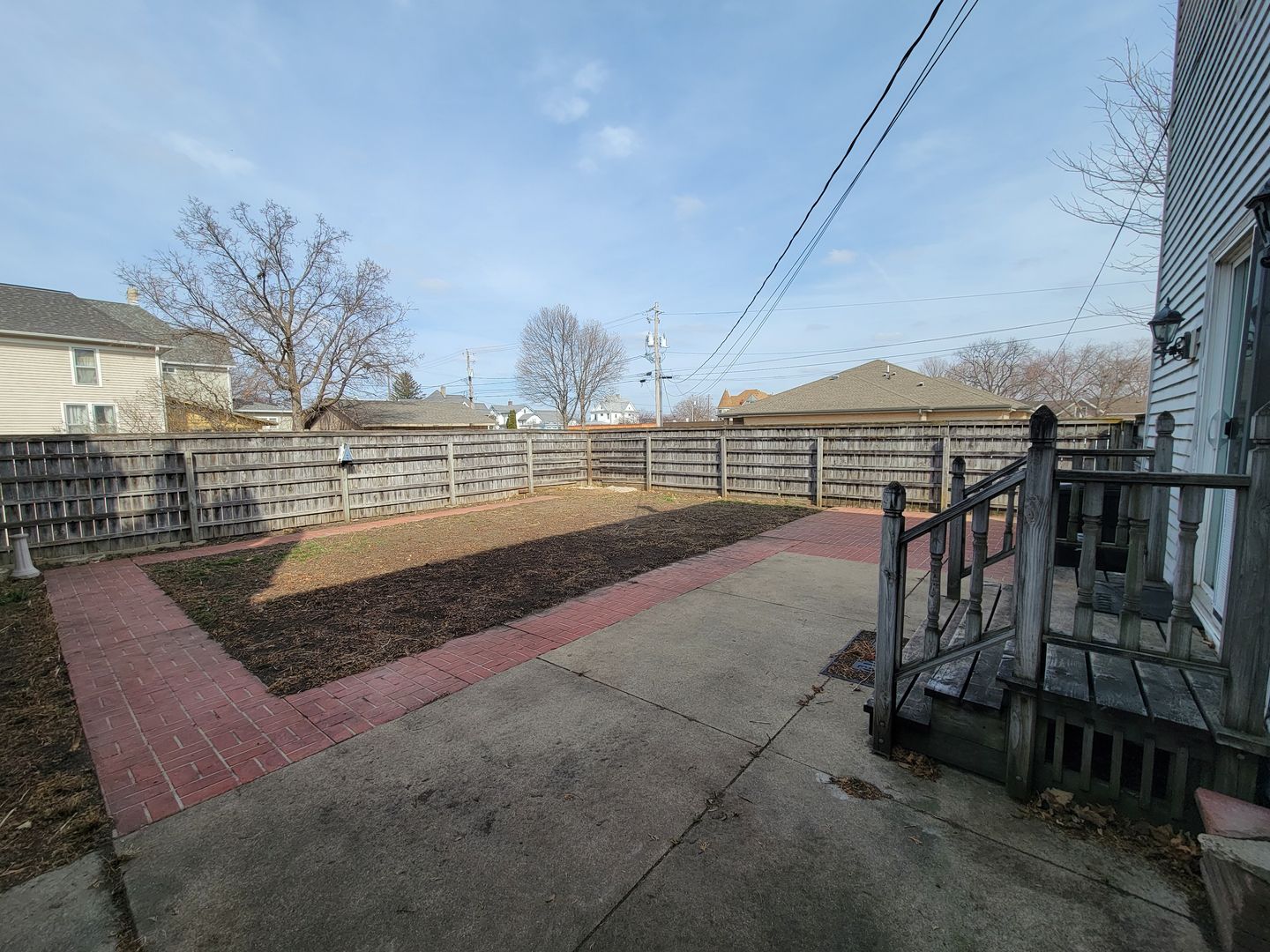 Cedar Falls Apartment: 321 W 5th