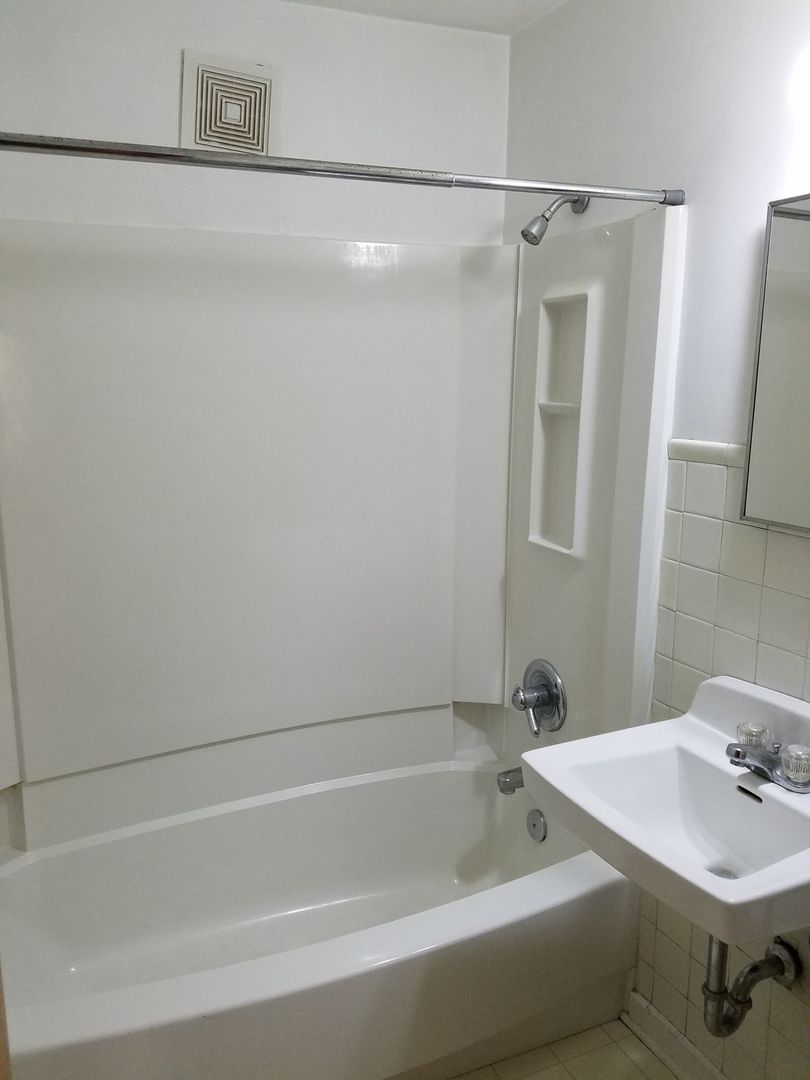 Cedar Falls Apartment: 2110 Campus St