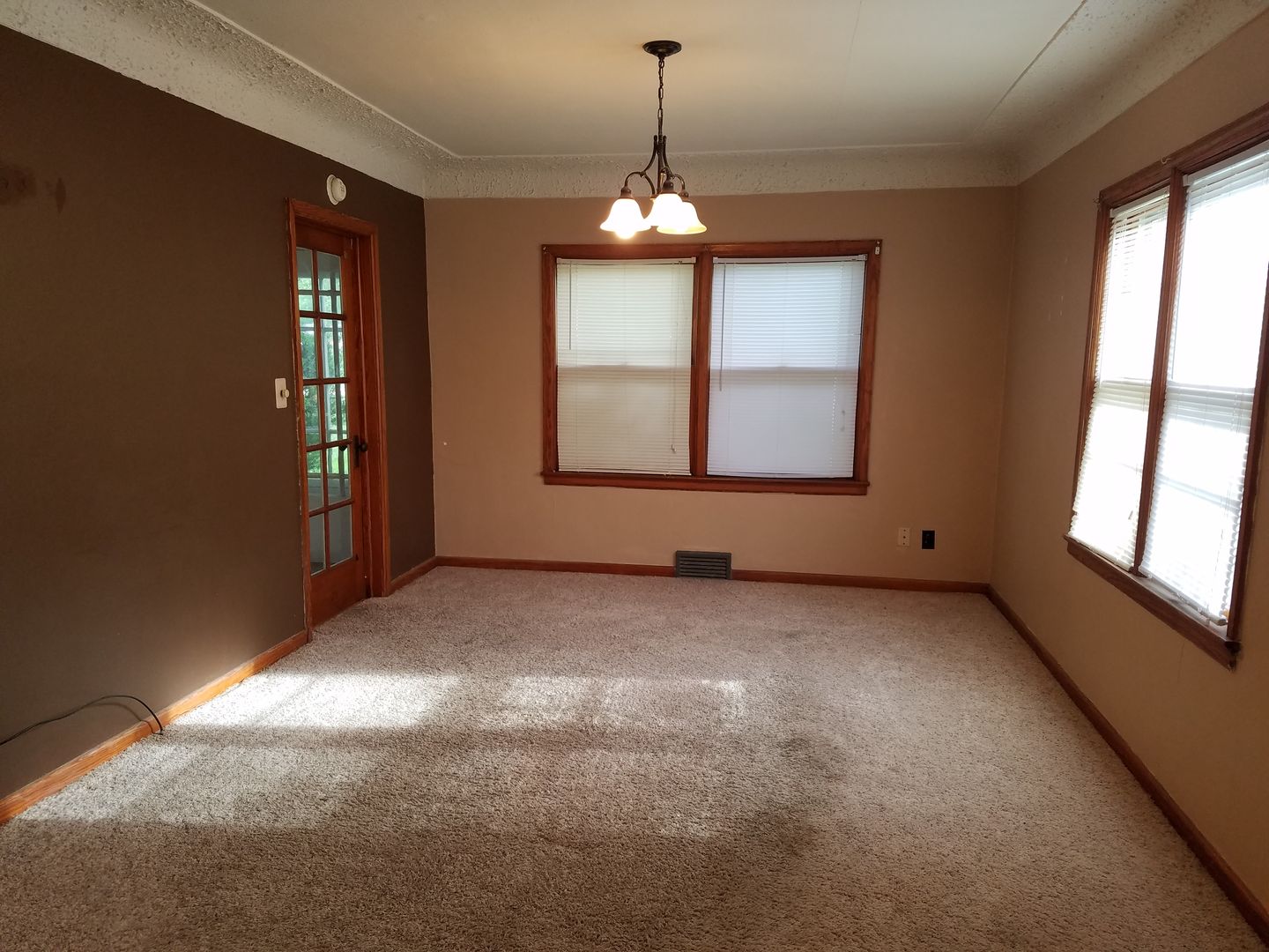 Cedar Falls Apartment: 1617-1619 Rainbow