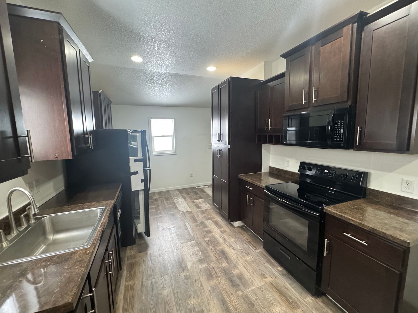 Waterloo House: 919 Conger Street